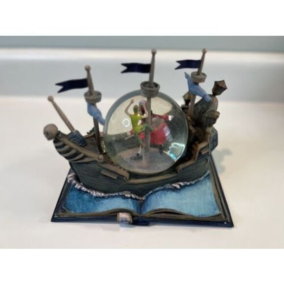 Disney 2012 Peter Pan Peter’s Perilous Plight Hallmark Wonders Snow Globe Book - Picture 2 of 9